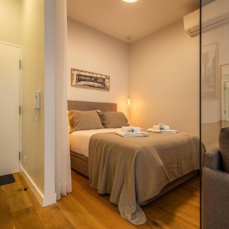 Appartamento Upscale & Trendy Flat In The Center Lisbona Esterno foto