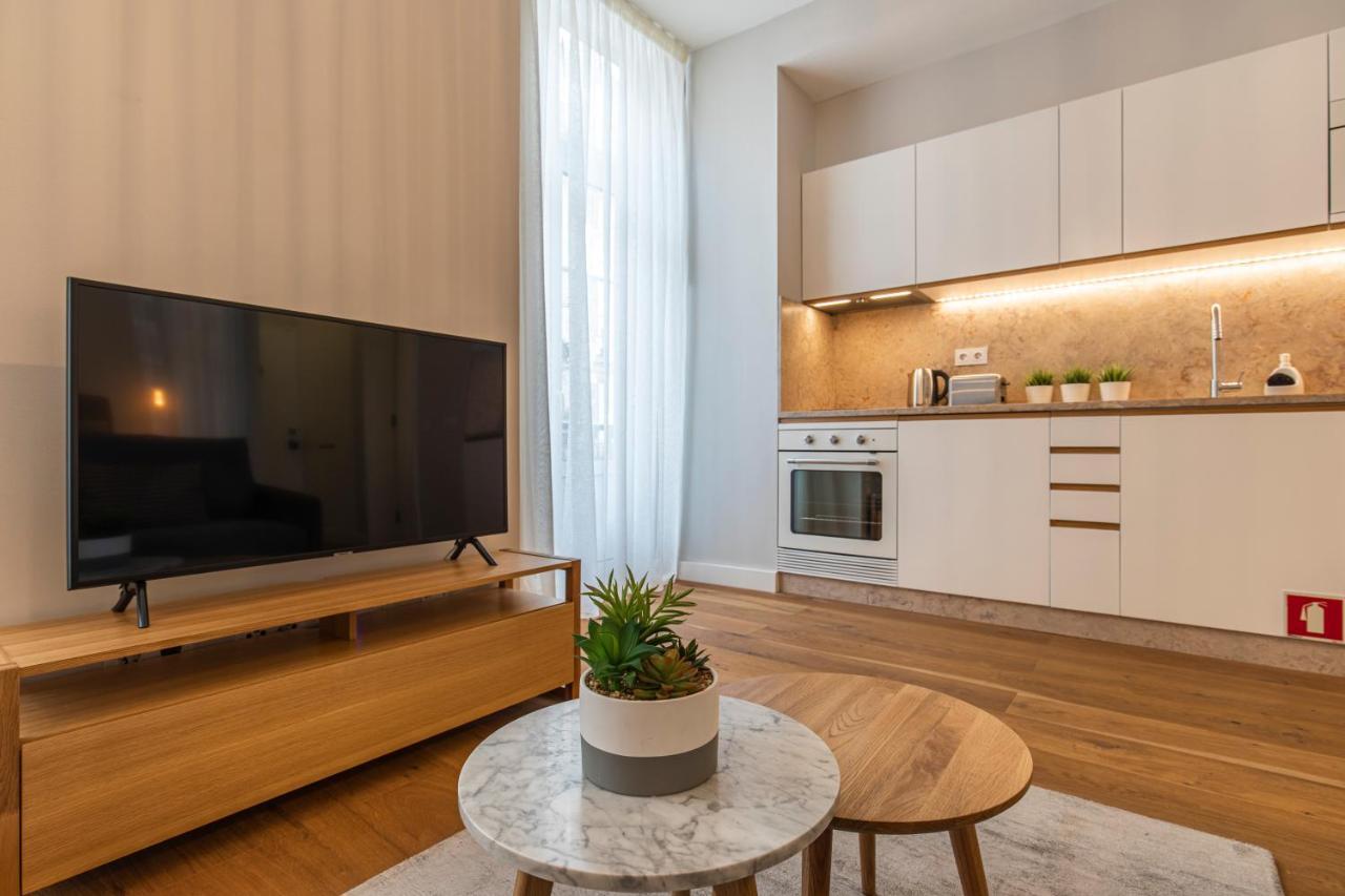 Appartamento Upscale & Trendy Flat In The Center Lisbona Esterno foto