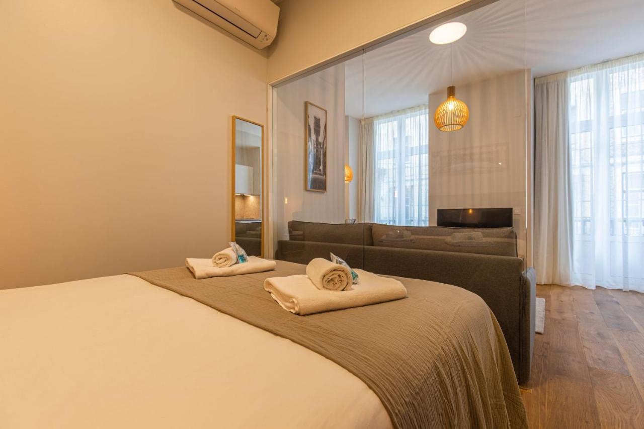 Appartamento Upscale & Trendy Flat In The Center Lisbona Esterno foto