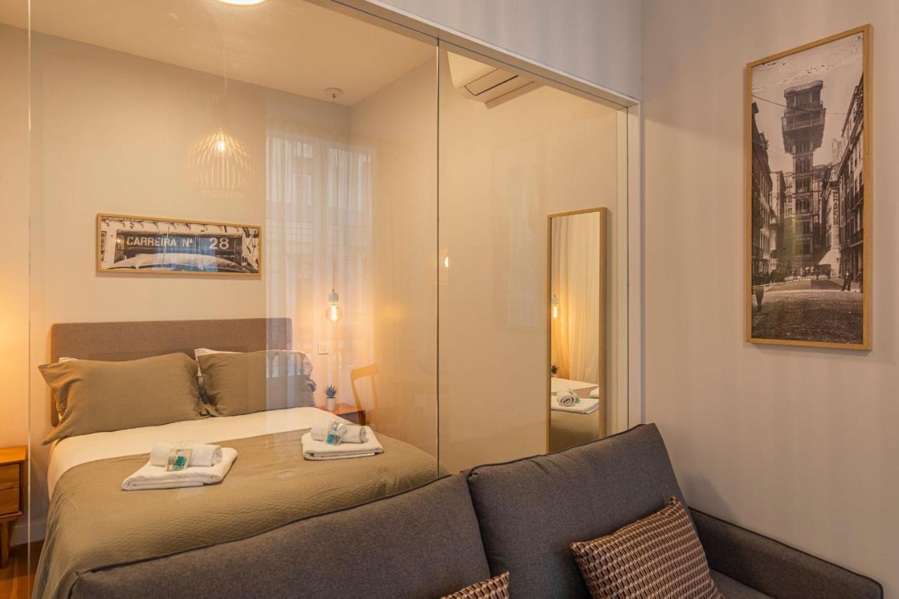 Appartamento Upscale & Trendy Flat In The Center Lisbona Esterno foto
