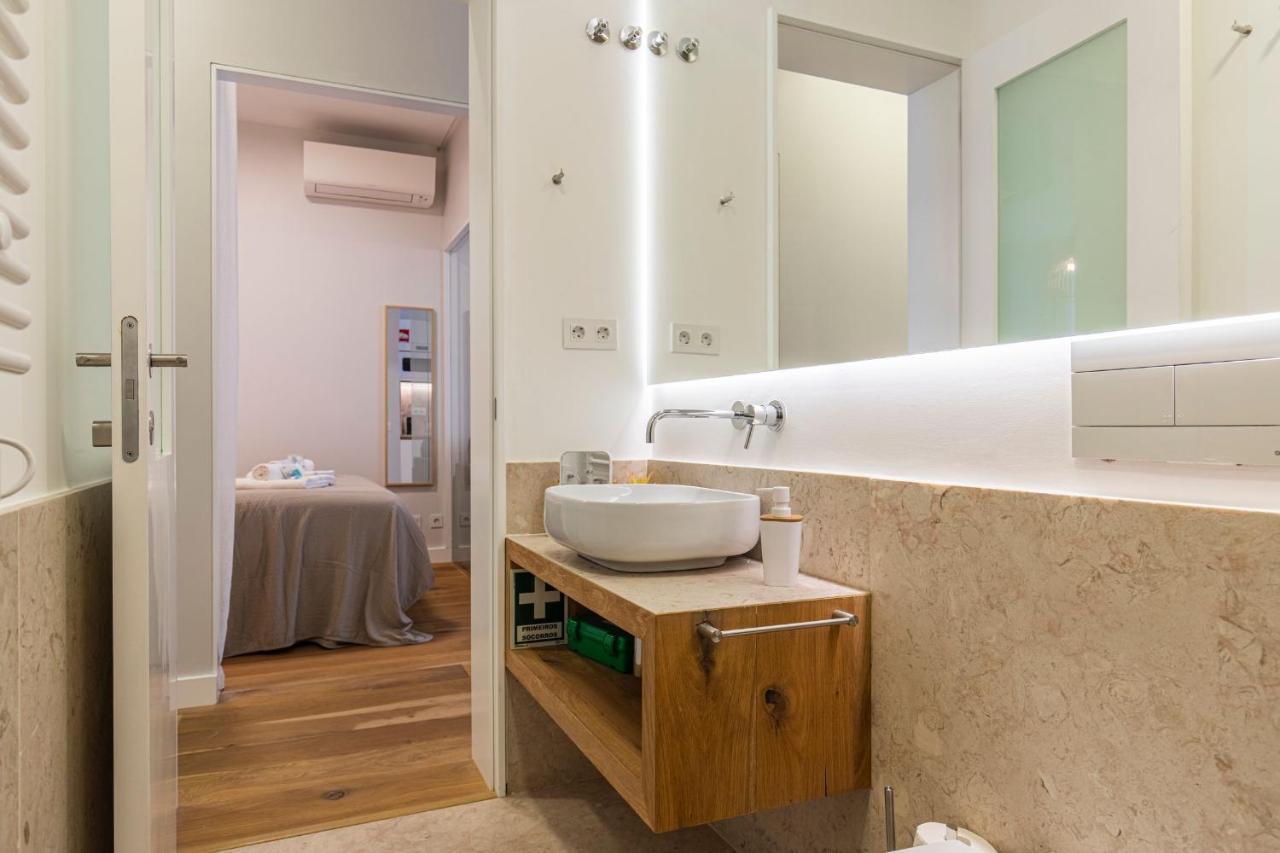Appartamento Upscale & Trendy Flat In The Center Lisbona Esterno foto