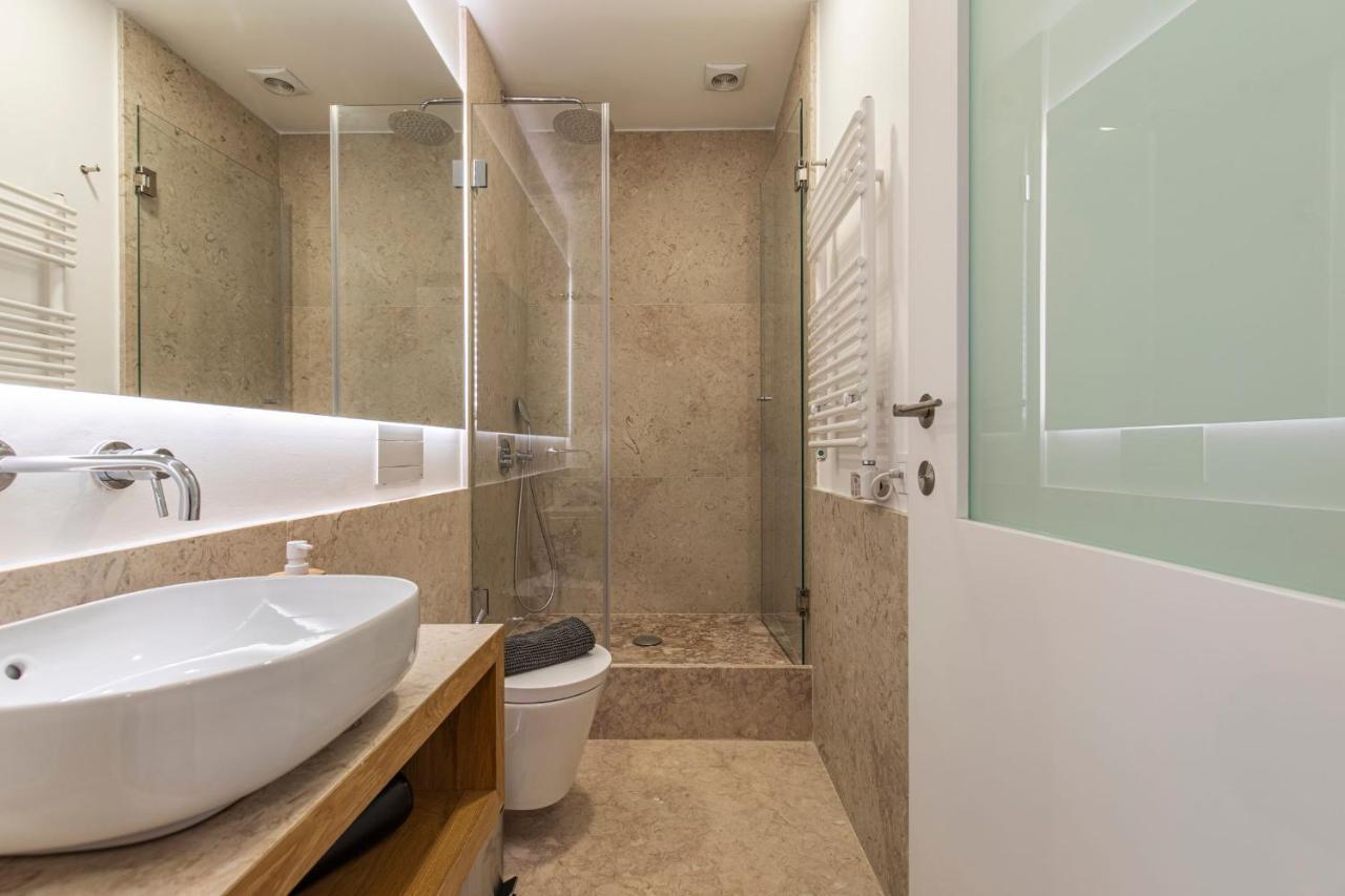 Appartamento Upscale & Trendy Flat In The Center Lisbona Esterno foto