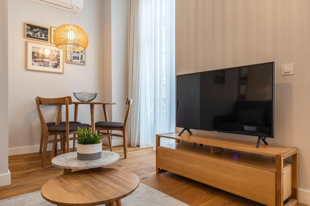 Appartamento Upscale & Trendy Flat In The Center Lisbona Esterno foto