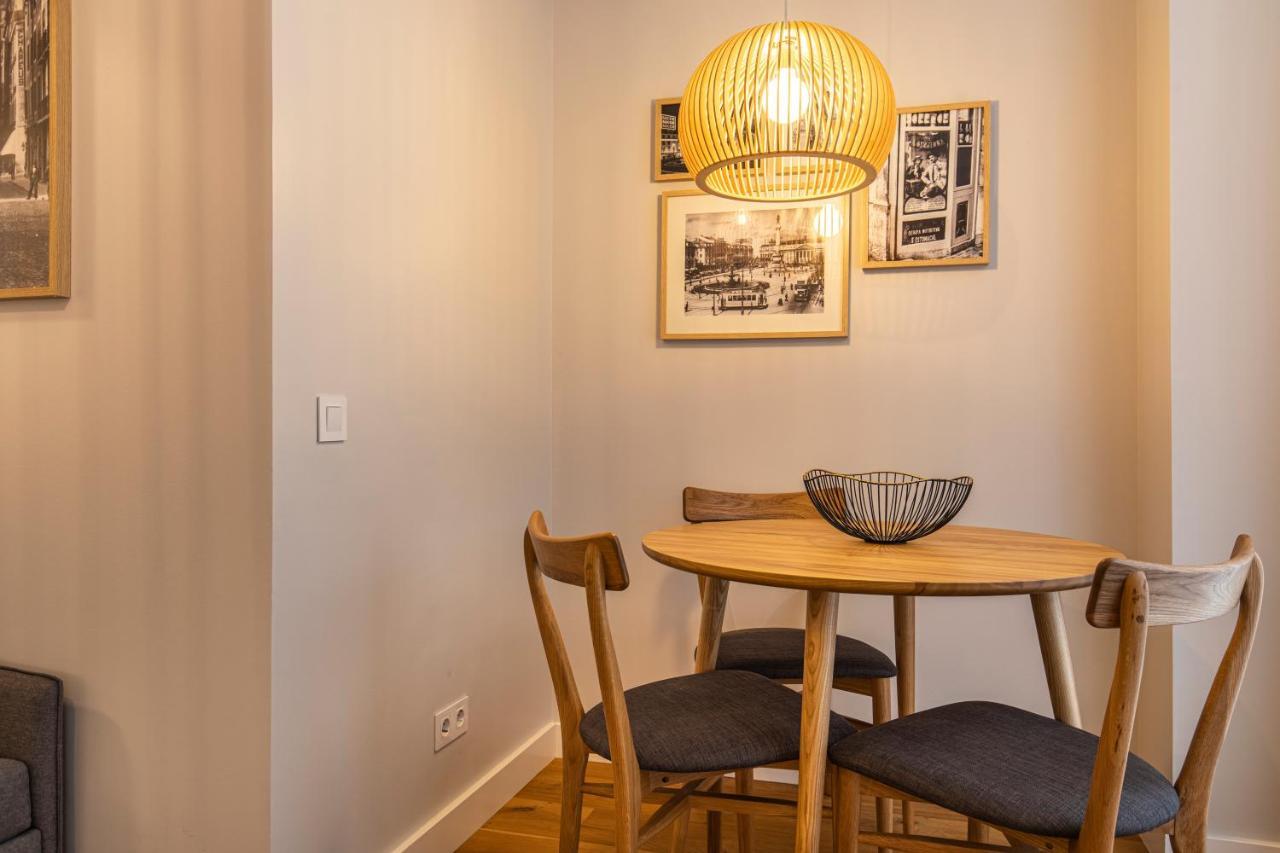 Appartamento Upscale & Trendy Flat In The Center Lisbona Esterno foto